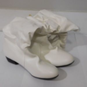 Tidebuy High Scrunchy shaft boot. White